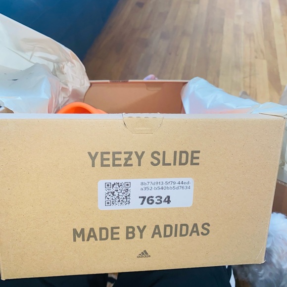 COPY - Yeezy slide - Picture 2 of 6